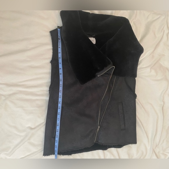 Cupcakes and Cashmere Faux fur and suede vest - Picture 9 of 9